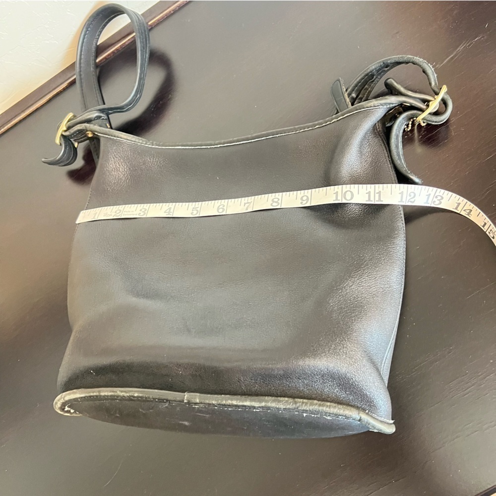 Vintage Coach 1996 medium sized duffle bag with zipper closure, black leather - Picture 12 of 16